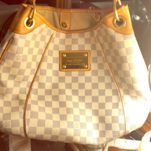 Like Brand New Louis Vuitton Handbag